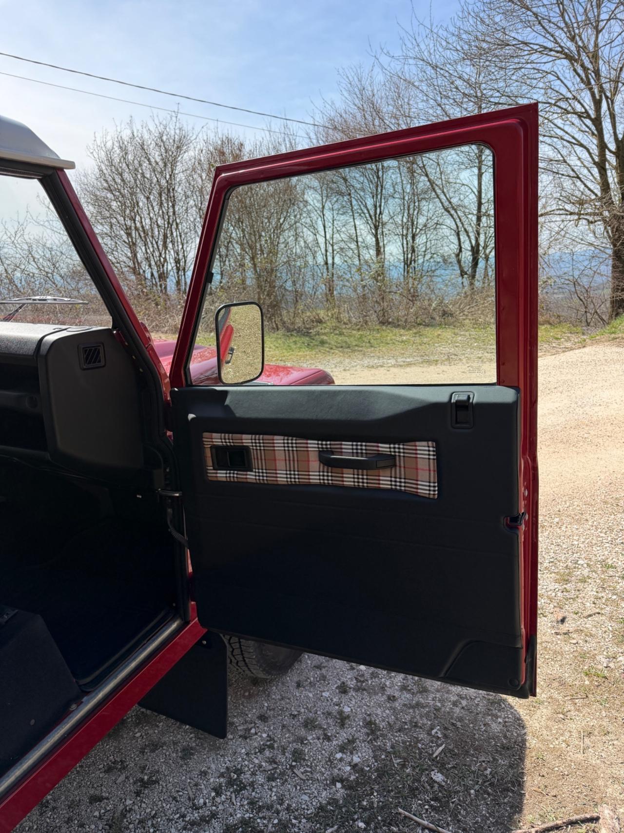 Land Rover Defender 90 2.2 TD4 IBRIDA