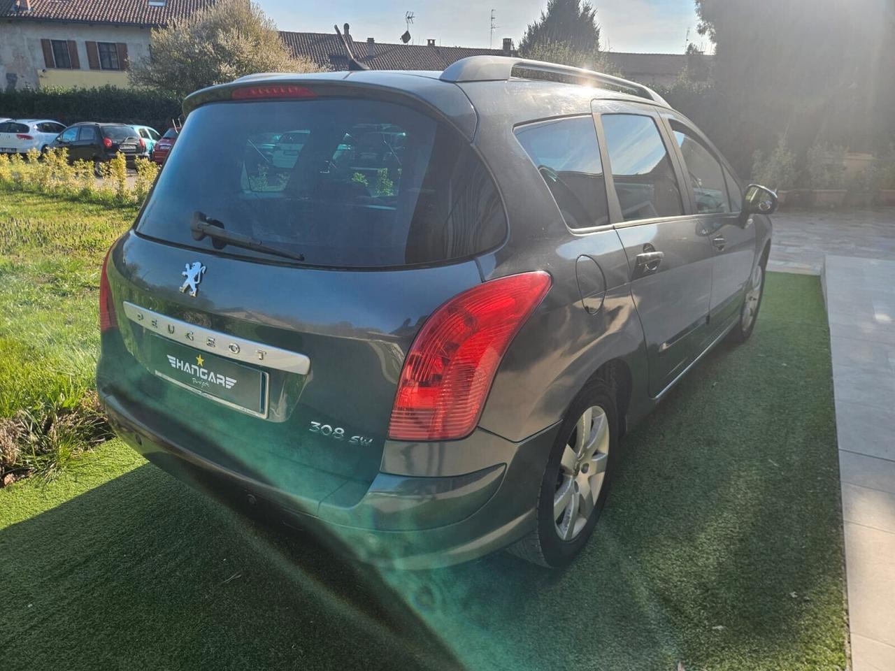 Peugeot 308 2.0 HDi 136CV aut. SW Ciel Féline 7 posti