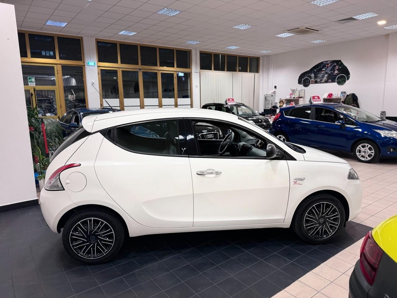 Lancia Ypsilon 1.2 69 CV 5 porte Silver