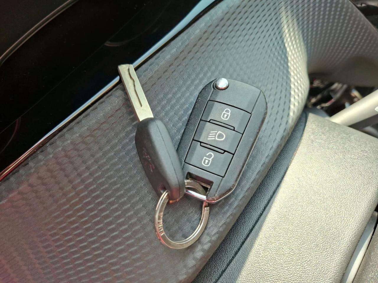 2015 Peugeot 2008 1.6 BlueHDi 100cv Black Matt