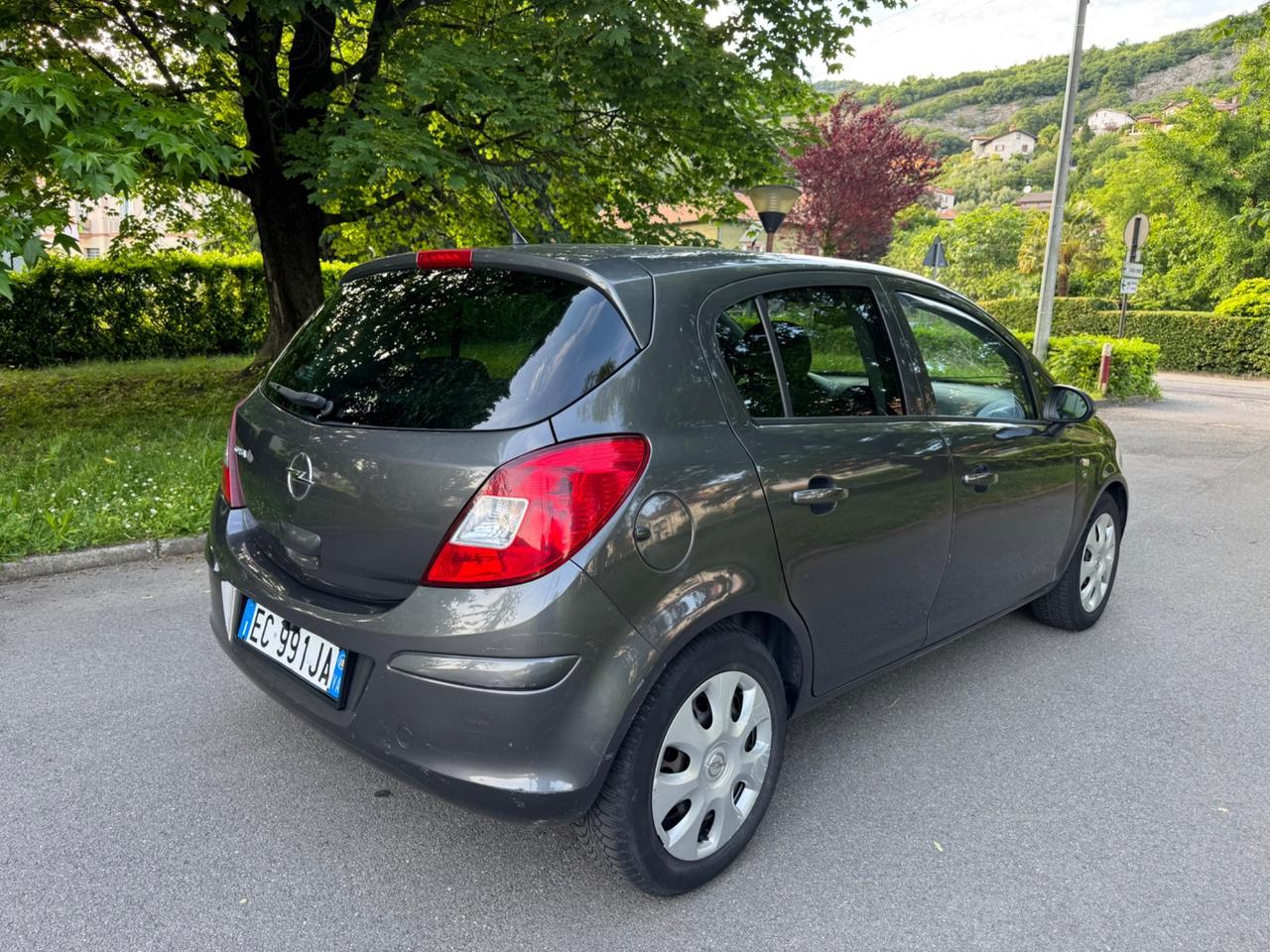 Opel Corsa 1.2 5 porte neopatentati euro5