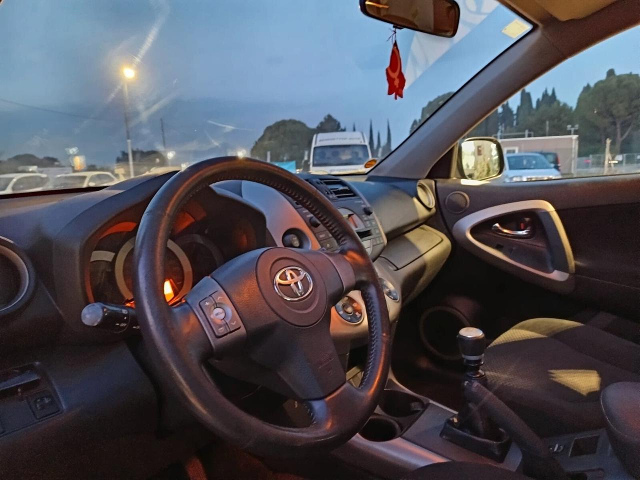 Toyota RAV4 2.2 D-4D 4WD Tua Da 93 Euro al Mese