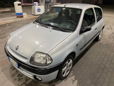 RENAULT CLIO 1.1 BENZINA NEOPATENTATI 183.000 KM ANNO 99.