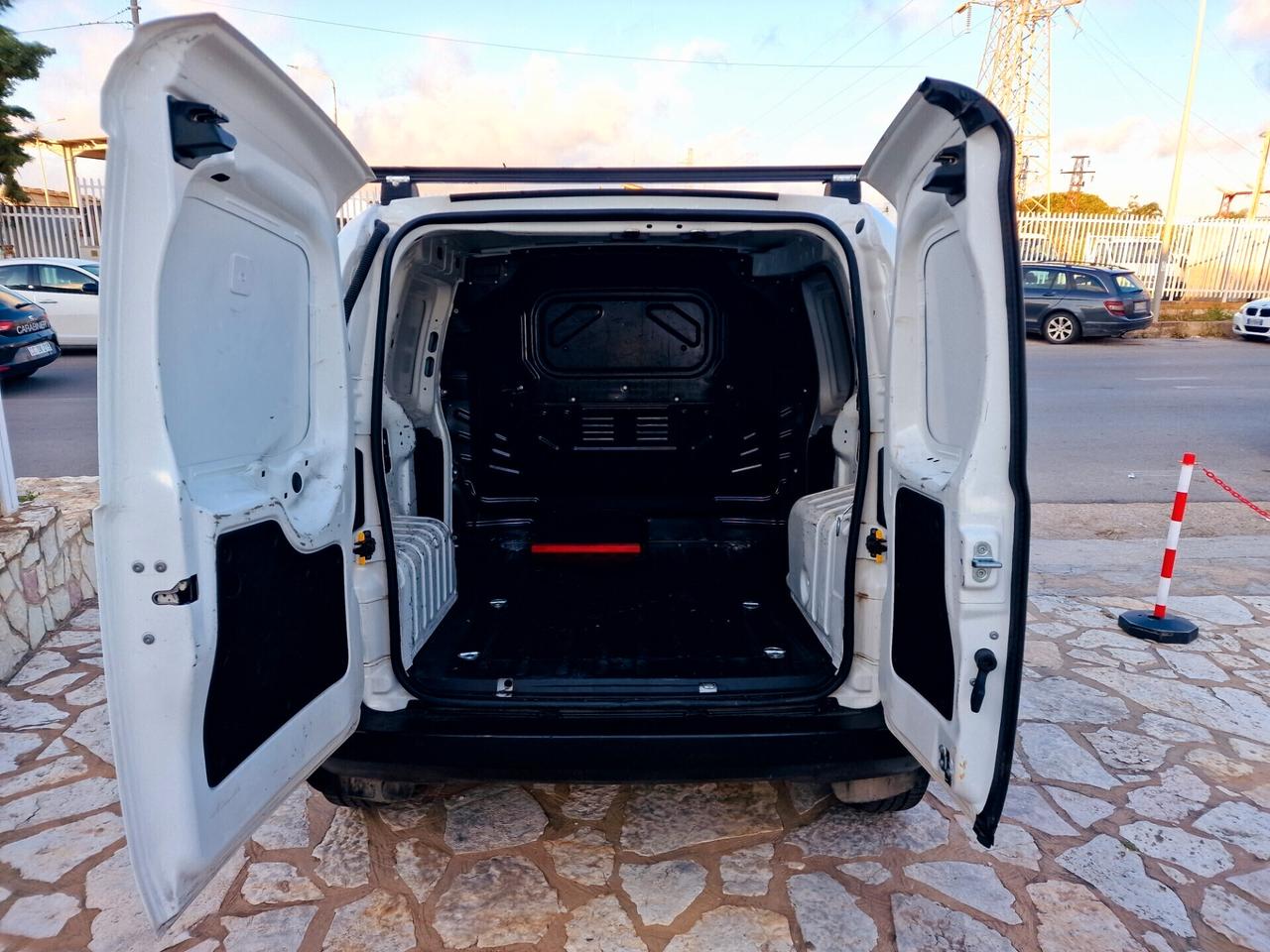 Fiat Fiorino 1.3 MJT 95CV Cargo SX 2022
