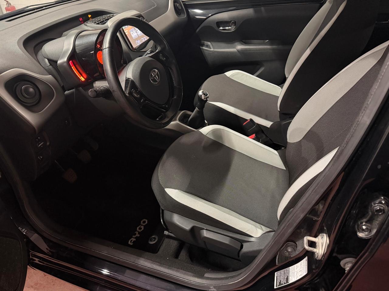 Toyota Aygo 1.0 VVT-i 69 CV 5P X-BLACK TSS NEOPAT