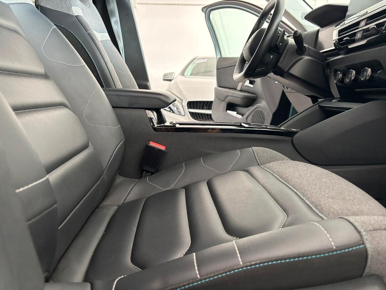 Citroen C4 SHINE PureTech 130 EAT8 SPOTICAR