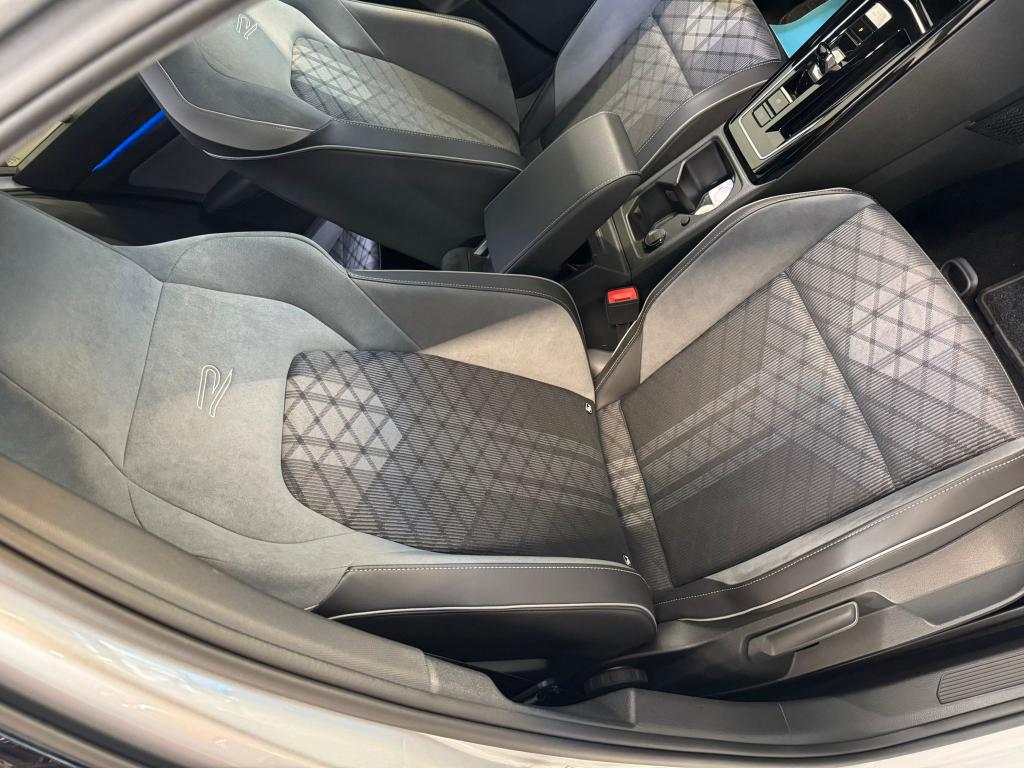 Volkswagen Golf 2.0 tdi R-LINE 150cv dsg