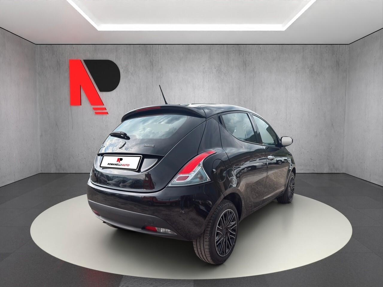 Lancia Ypsilon 1.0 FireFly 5 porte S&S Hybrid Silver Plus