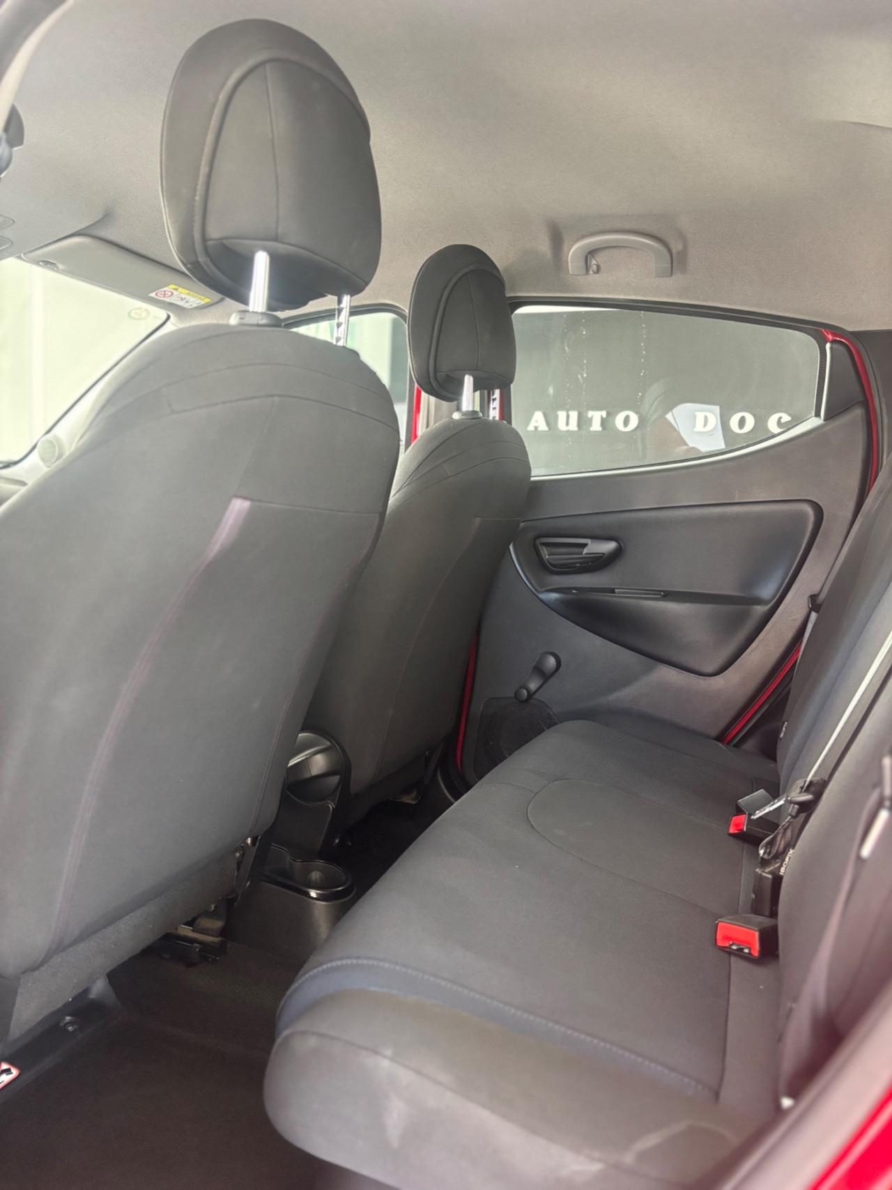 Lancia Ypsilon 1.0 FireFly 5 porte S&S Hybrid Ecochic Silver