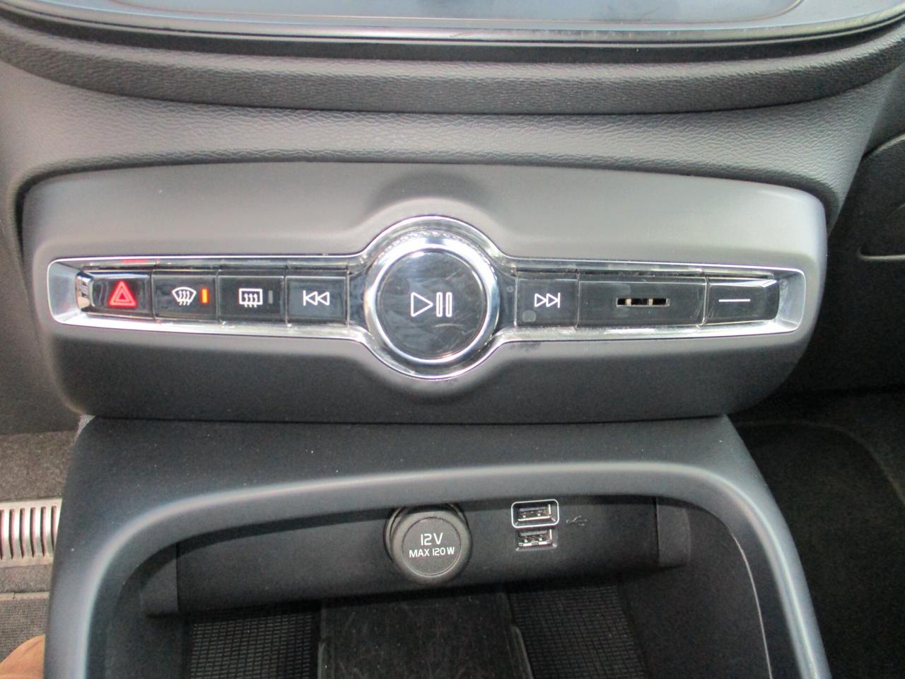 Volvo XC40 T2 automatico Essential