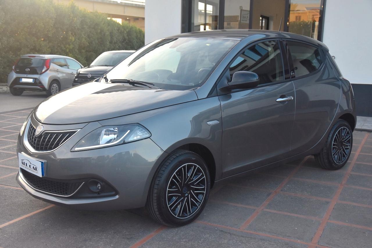 Lancia Ypsilon 1.0 Hybrid Gold