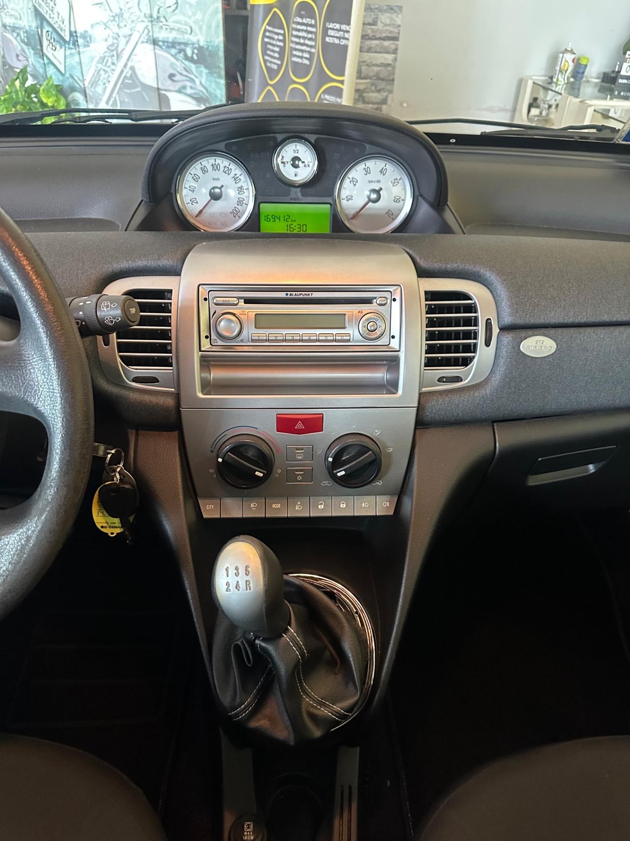 Lancia Ypsilon 1.3diesel per neopatentati