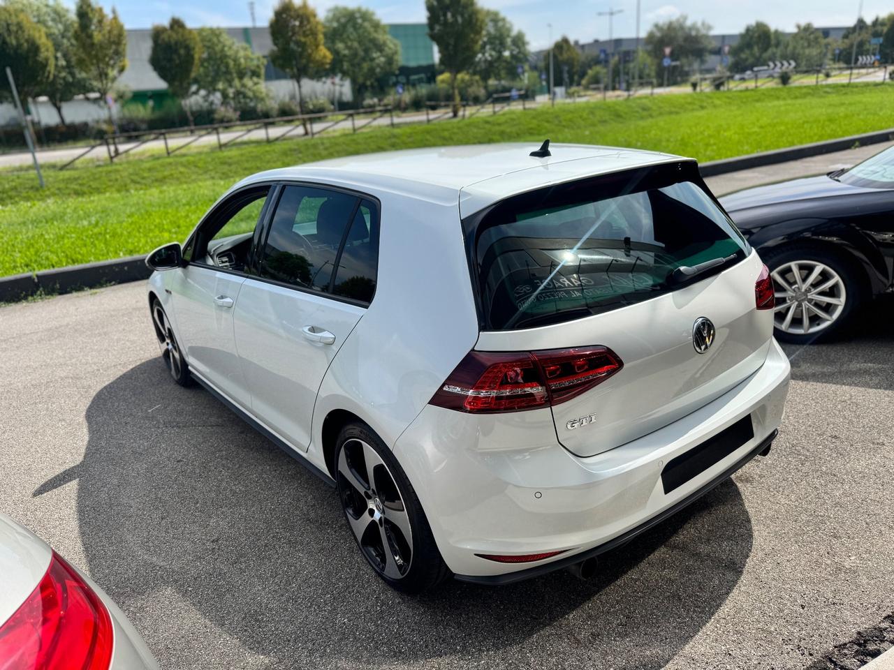 Volkswagen Golf GTI 2.0