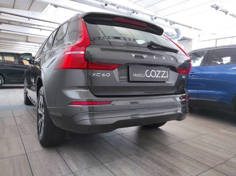 VOLVO XC60 (2017-->) - XC60 B4 Geartronic Momentum