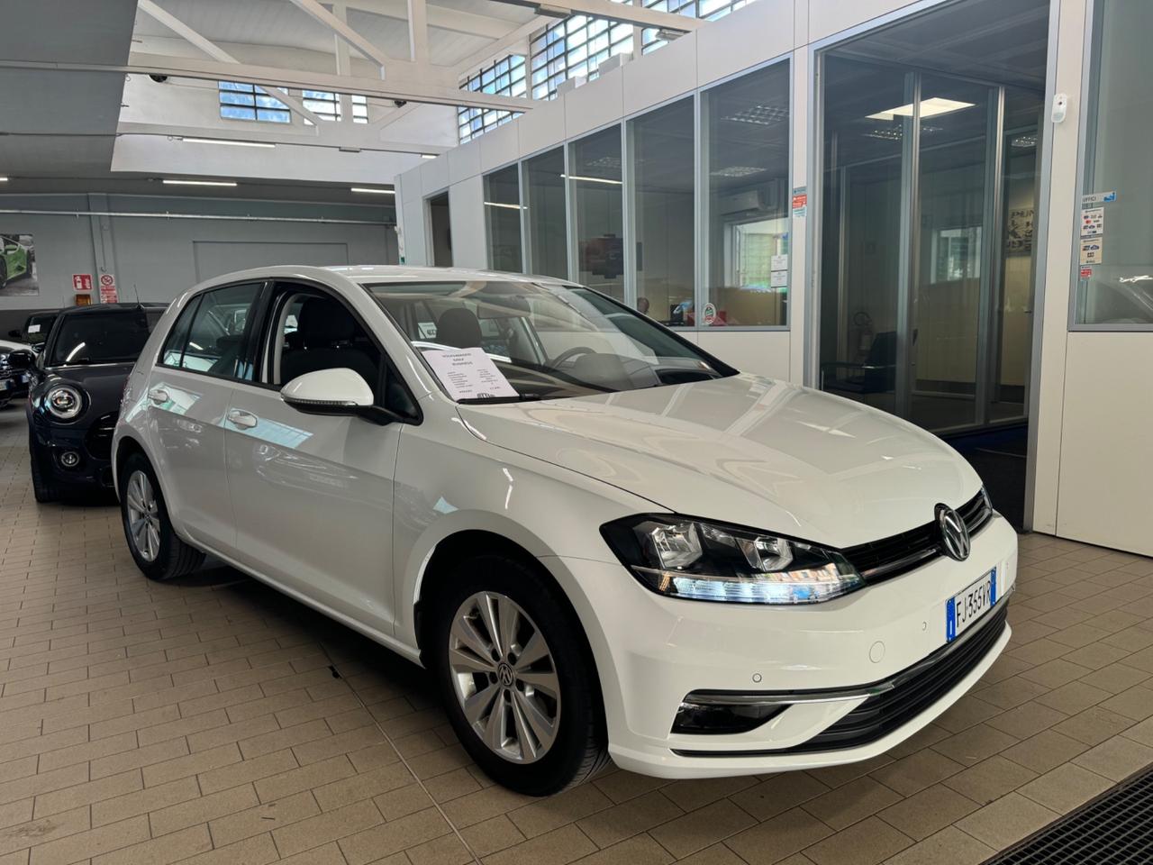 Volkswagen Golf 1.0 TSI 110 CV 5p. Business BlueMotion Technology