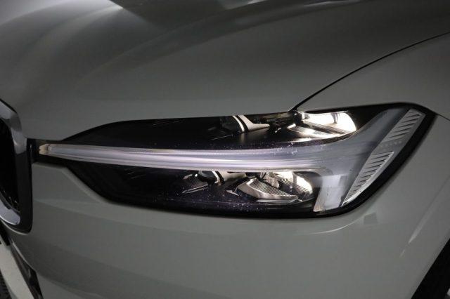 VOLVO XC60 XC60 B4 (d) automatico Momentum Pro