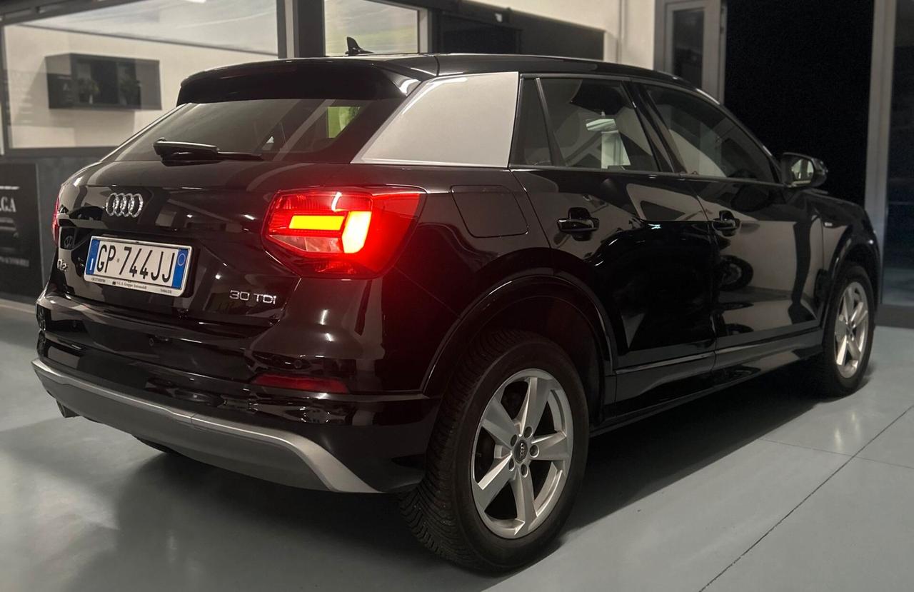 Audi Q2 30 TDI S tronic Identity Black