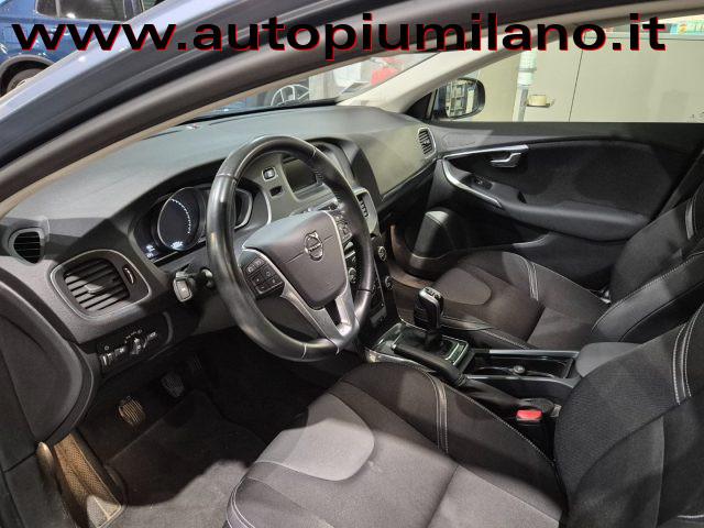 VOLVO V40 D3 Momentum