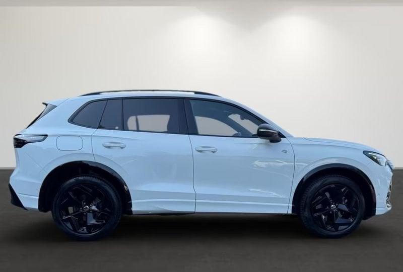 Volkswagen Tiguan Tiguan 2.0 TDI 150 CV DSG R-Line Gancio 19" Camera 360°