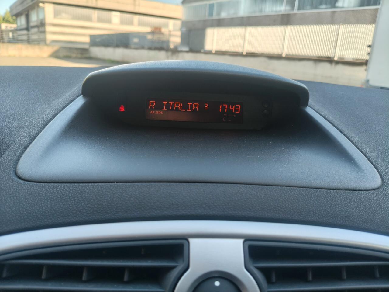 Renault Clio 1.6 5 porte SOLAMENTE 61.000 KM