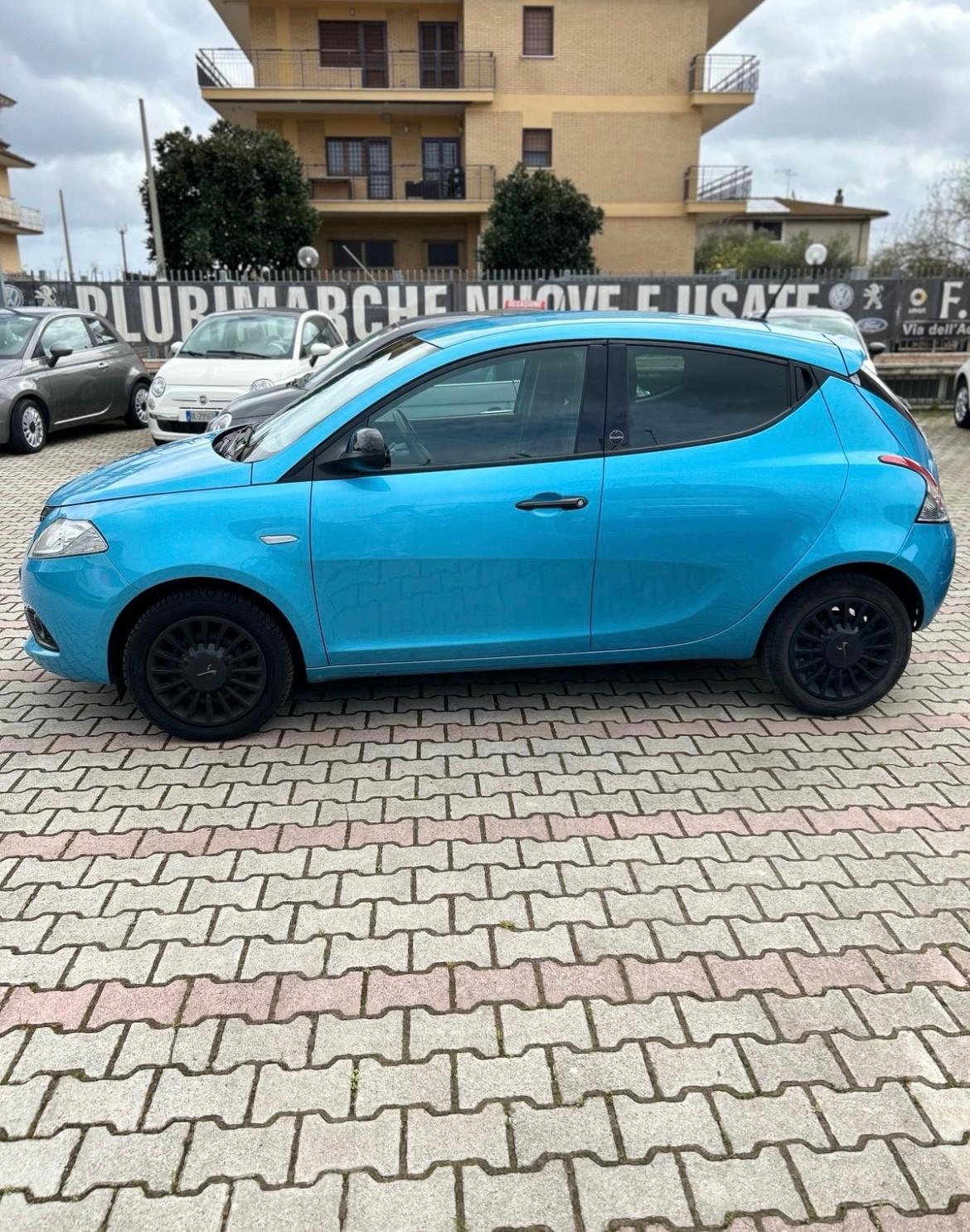 Lancia Ypsilon 1.0 FireFly 5 porte S&S Hybrid Ecochic Silver