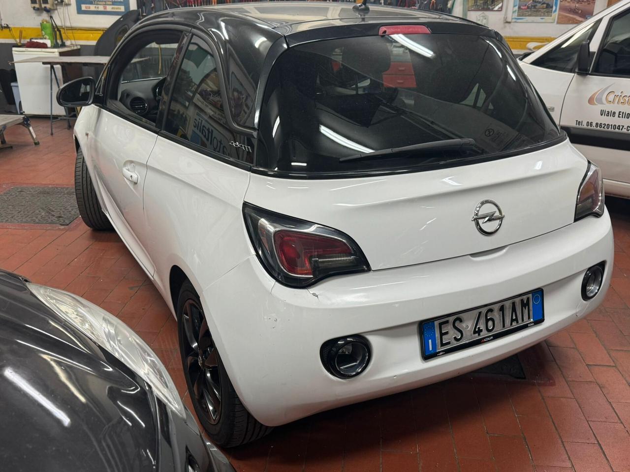 Opel Adam 1.2 70 CV White-Black