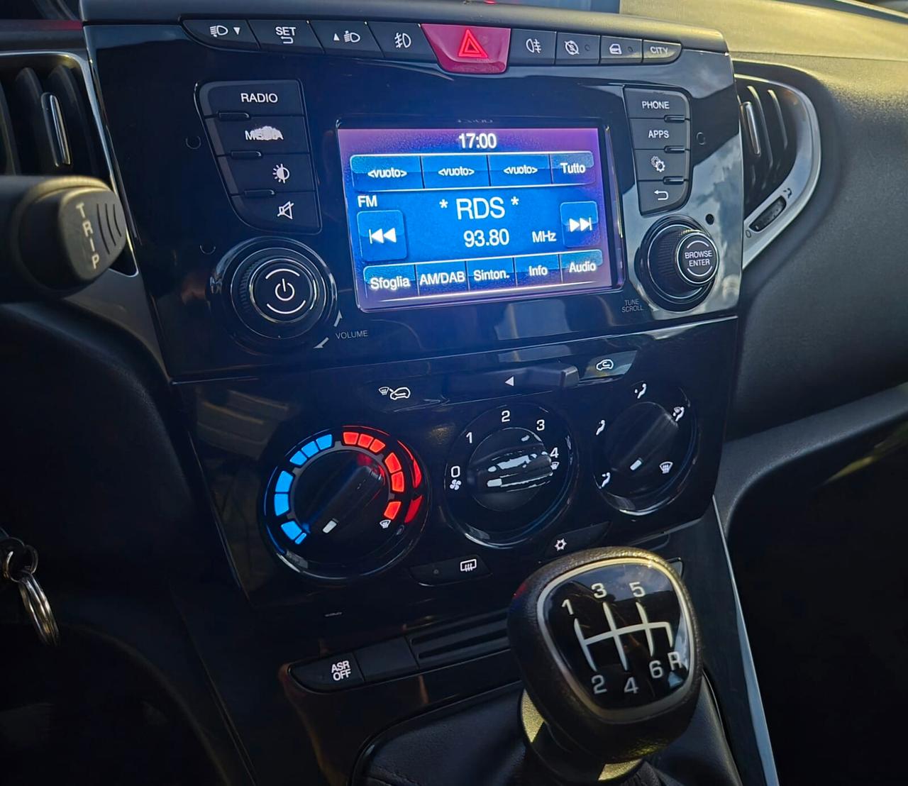 Lancia Ypsilon 1.0 Hybrid Ecochic