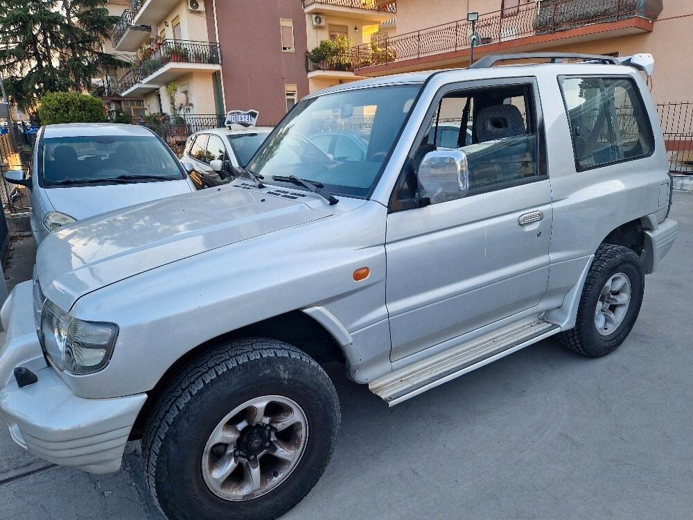 Mitsubishi Pajero 2.5 TDI Metal-top S.S. GLS Target