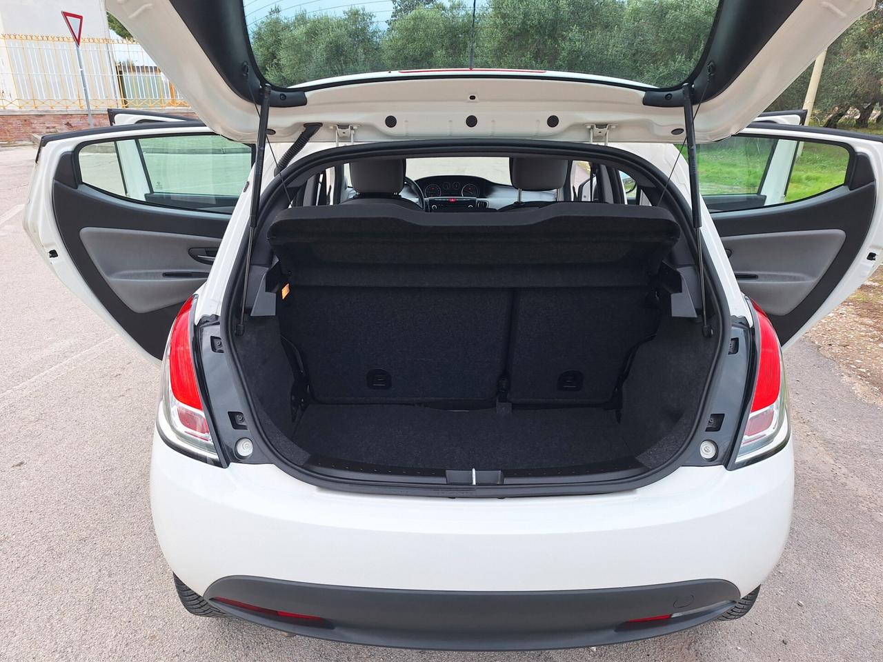 Lancia Ypsilon 1.2 69 CV 5 porte Silver PERFETTA