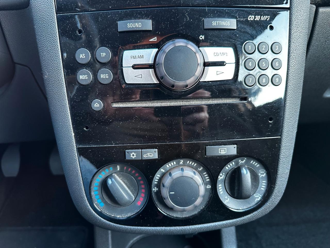 Opel Corsa 1.2 3 porte Club "NEOPATENTATI"