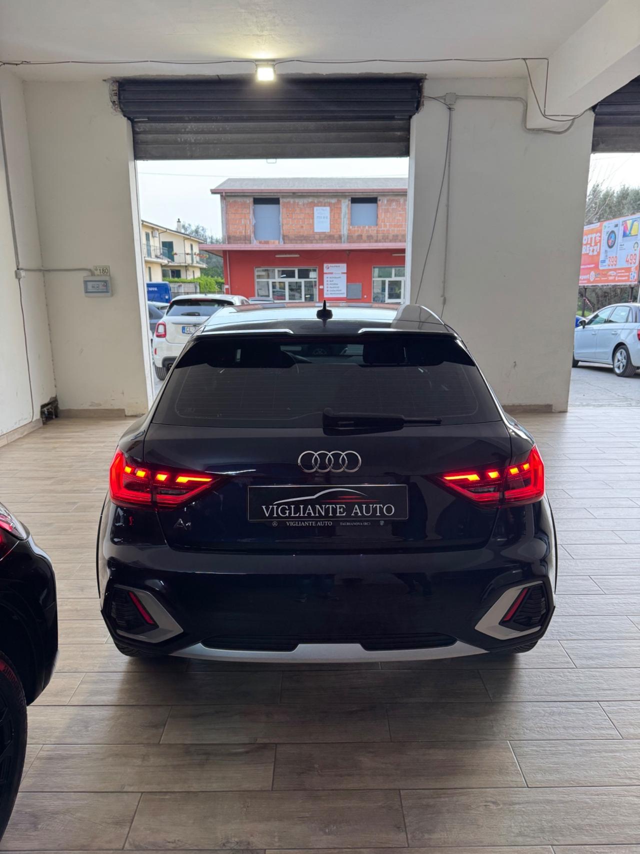 Audi A1 citycarver 30 TFSI S tronic Identity Contrast