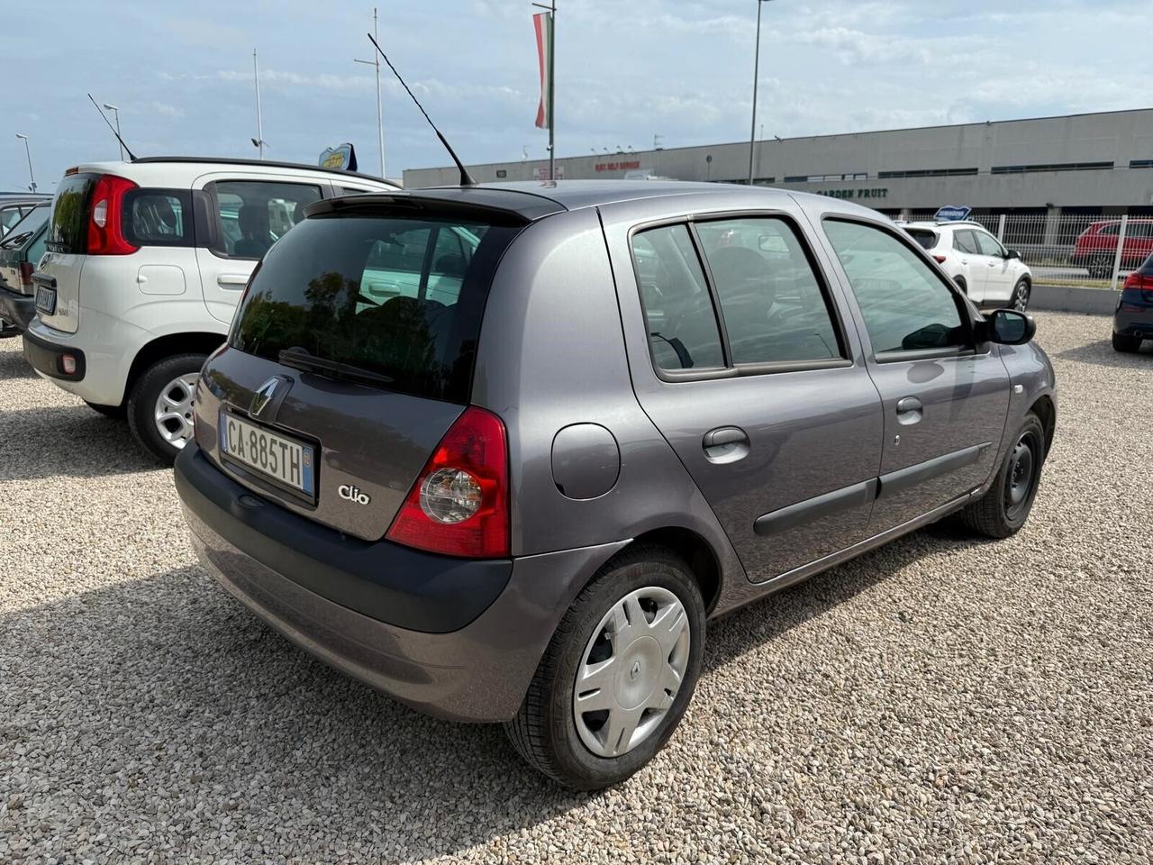 Renault Clio 1.6 16V cat 5 porte Initiale