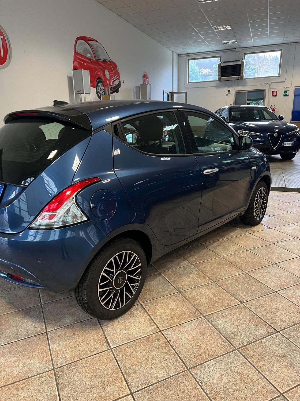 Lancia Ypsilon 1.0 FireFly 5 porte S&S Hybrid Platino