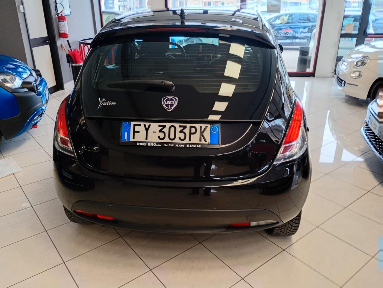 Lancia Ypsilon 1.2 69 CV 5 porte GPL Ecochic Elefantino Blu