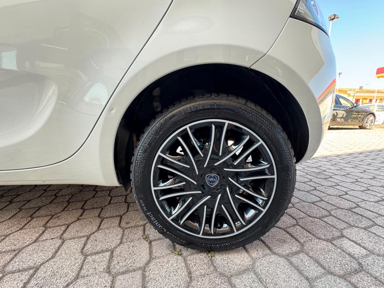 Lancia Ypsilon 1.0 FireFly 5 porte S&S Hybrid Gold