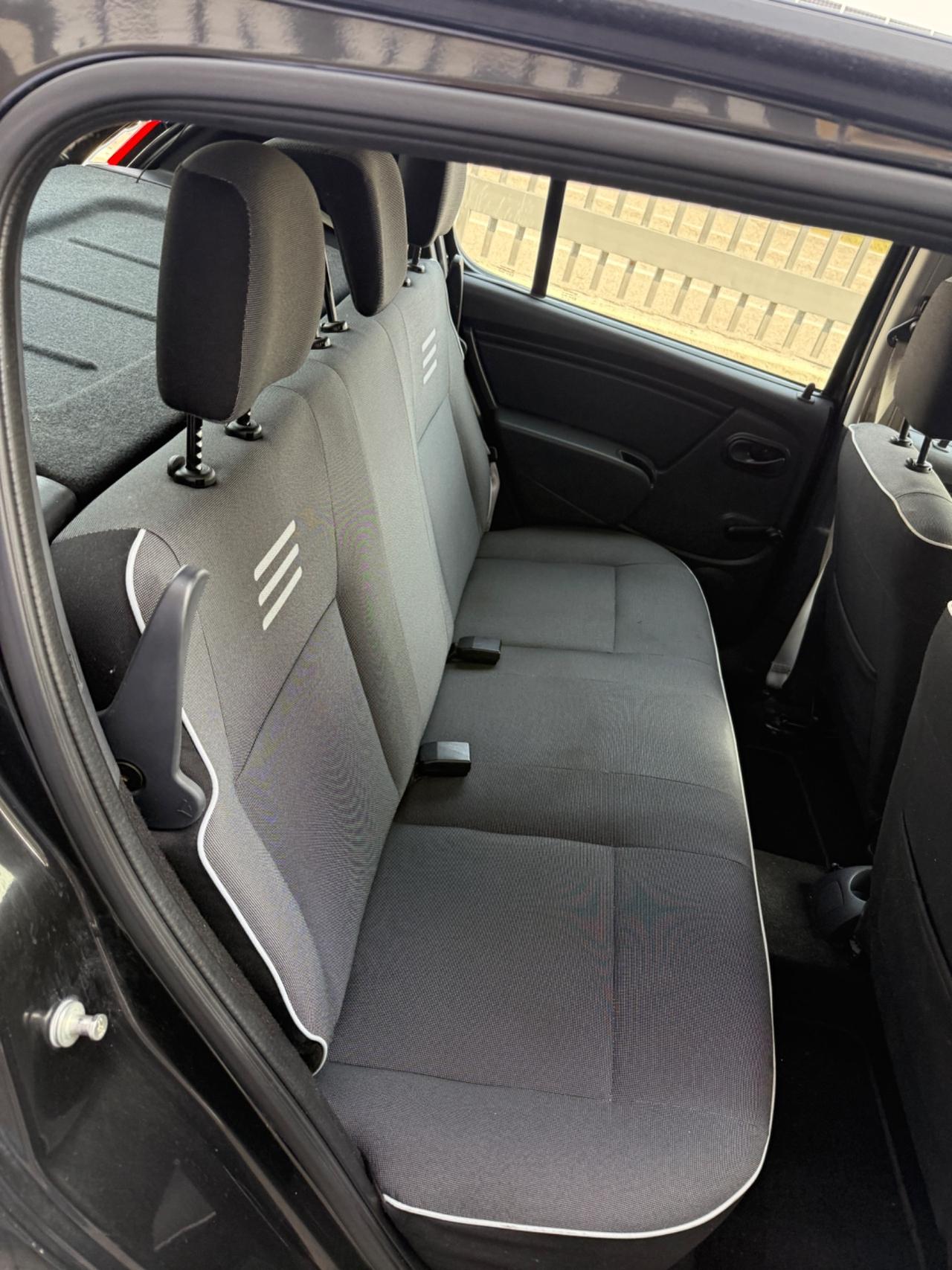 Dacia Sandero 1.2 16V GPL 75CV Embleme