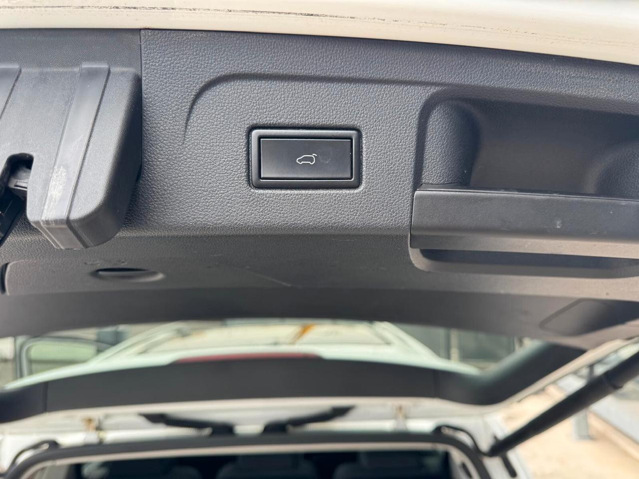 Volkswagen Touran 1.6 TDI 115 CV SCR DSG 7 Posti