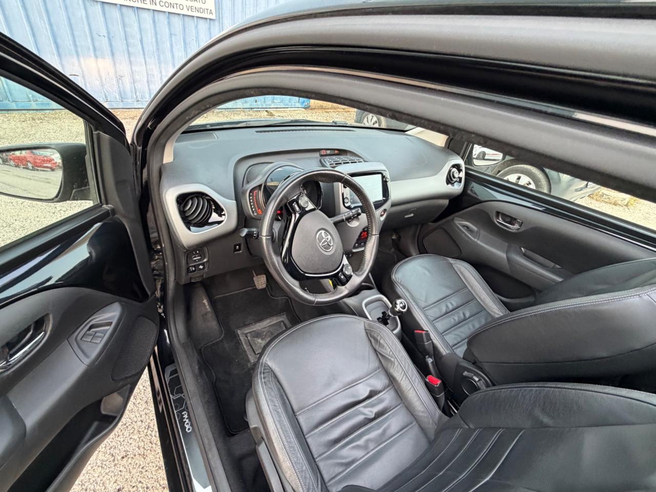 Toyota Aygo Connect 1.0 VVT-i 72 CV 5 porte x-cite