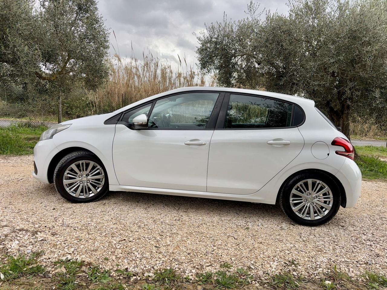 Peugeot 208 PureTech 82 5p. GPL Allure