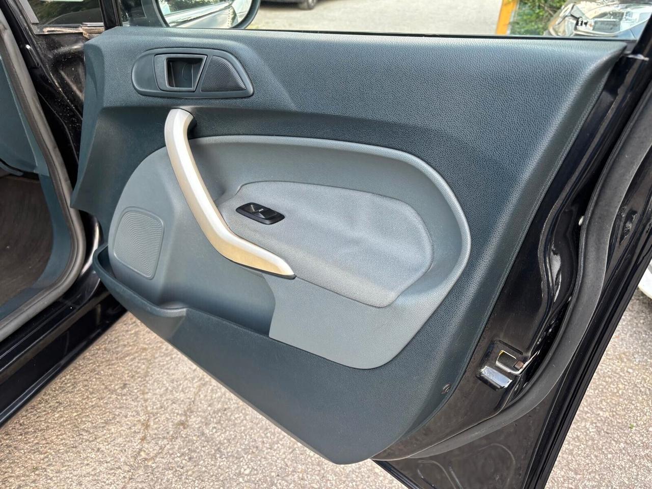 Ford Fiesta 1.4 5 porte GPL Titanium OK Neopatentati