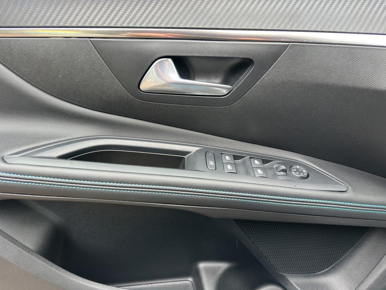 Peugeot 5008 Hybrid 136 e-DCS6 Allure Pack