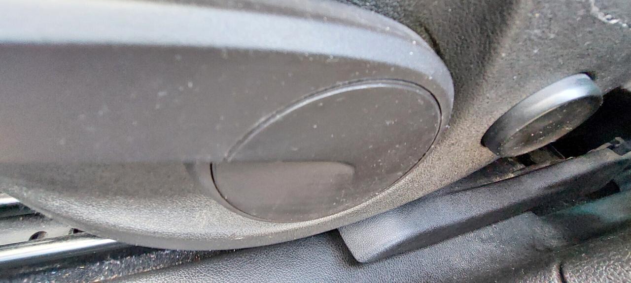 MERIVA 1,3 DIESEL 75 CV COSMO PELLE SEDILI RISCALDABILI SENSORI TELEFONOLEGA IMPECCABILE