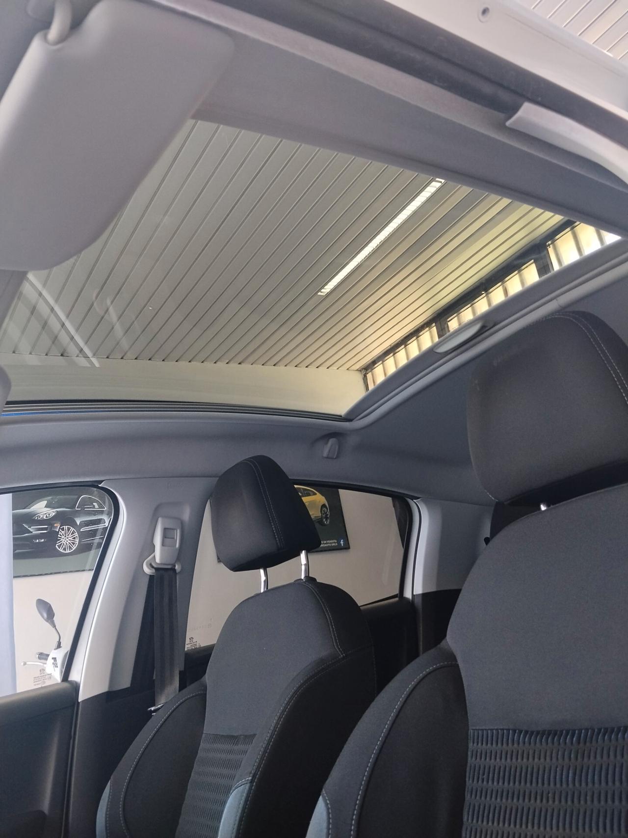 Peugeot 208 1.4 diesel 2013 CON GARANZIA