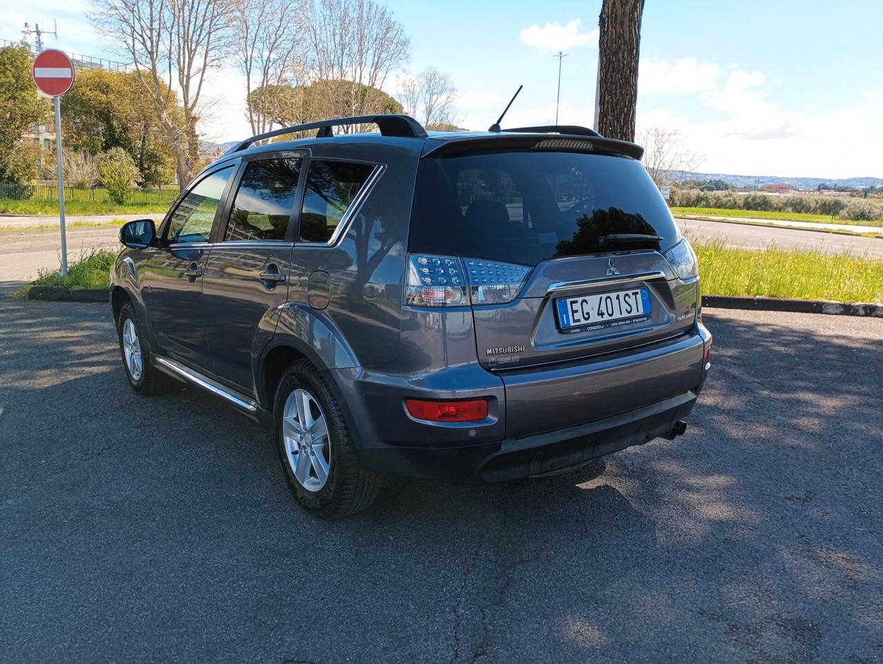 Mitsubishi Outlander 2.2 DI-D TC-SST Intense DPF 7 posti