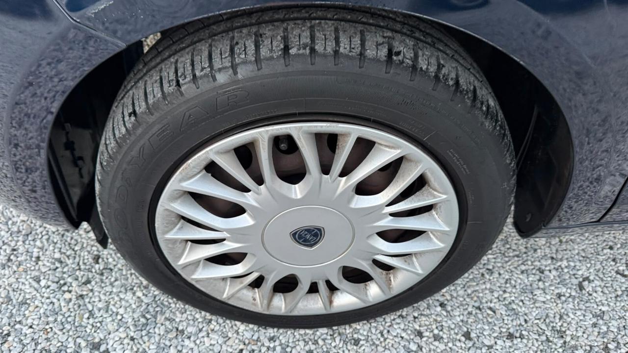 Lancia Ypsilon 1.2 69 CV 5 porte Elefantino