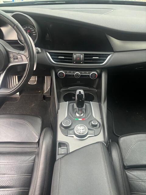 Alfa Romeo Giulia 2.0 Turbo 280 CV AT8 AWD Q4 Veloce