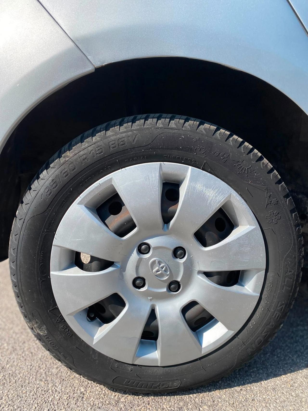Toyota Yaris 1.0 5 porte