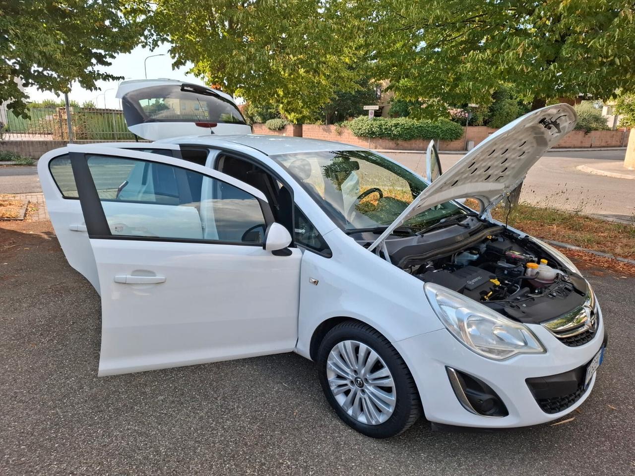 Opel Corsa 1.2 5 porte 2013 SOLAMENTE 99.000 KM