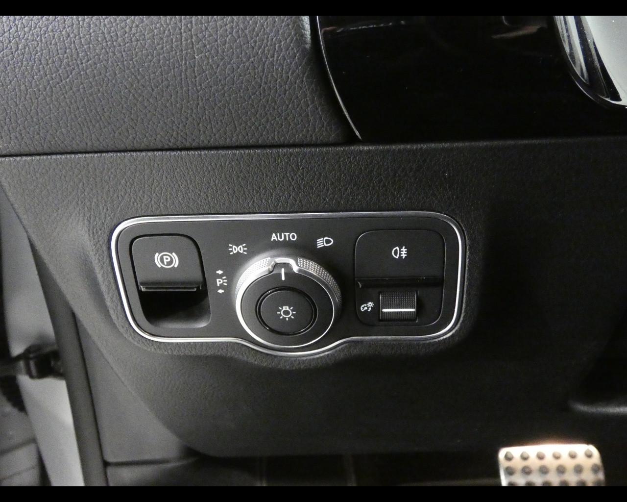 Mercedes-Benz GLA (H247) - GLA 180 d Automatic Premium