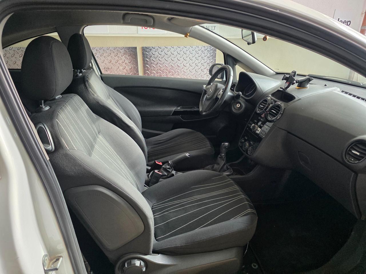 Opel Corsa 1.2 3 porte Club